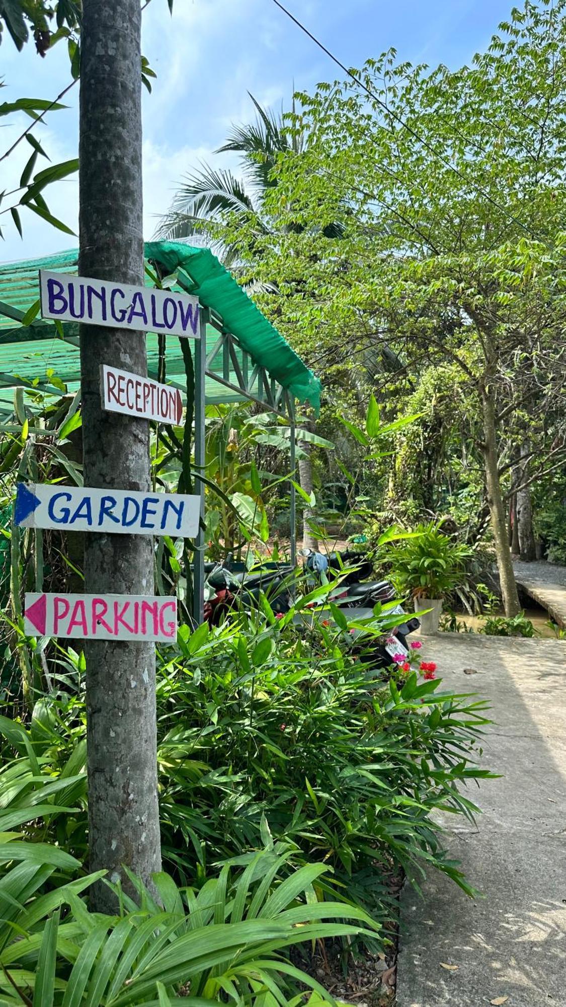 Hide Away Bungalows In Ben Tre City Екстериор снимка
